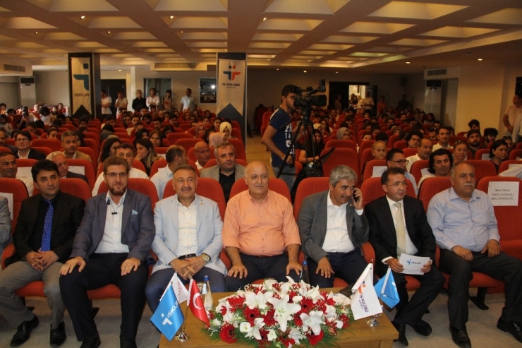 Üniversite Öğrencileri, İş Dünyasıyla 1. İş’te Gençlik Buluşmasında Bir Araya Geldi