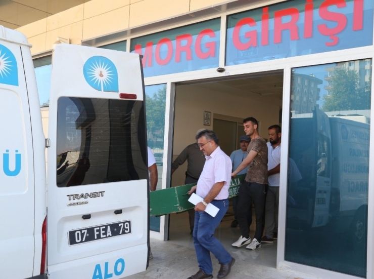 Tatil İçin Geldikleri Villanın Havuzunda 3 Yaşındaki Çocukları Boğuldu