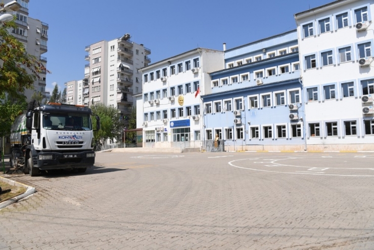 Konyaaltı’nda Okullar Yeni Eğitim Yılına Hazırlanıyor