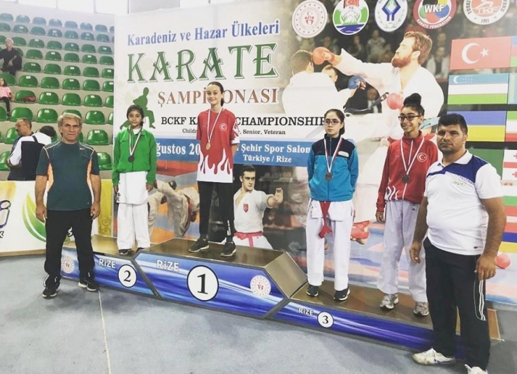 Sivaslı Karateciler Rize’den Dereceyle Döndü