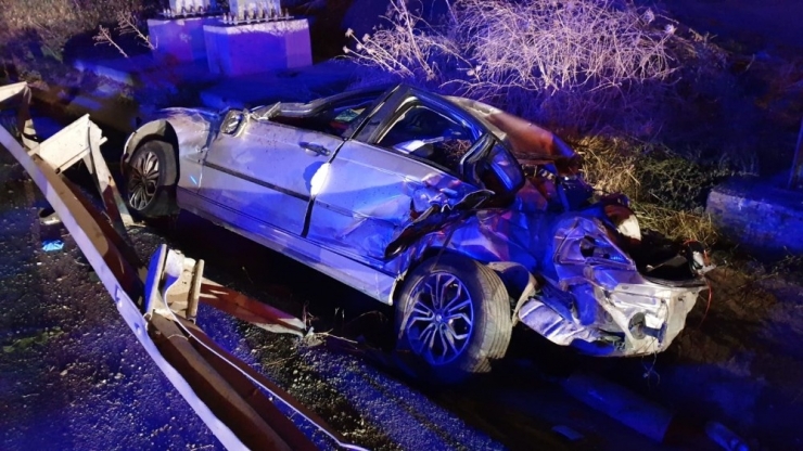 Gece Yarısı Feci Kaza: 1 Ölü, 2 Yaralı
