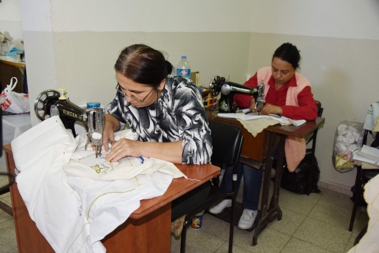 Aliağa Tüpraş Halk Eğitim Merkezi Meslek Kazandırmaya Devam Ediyor