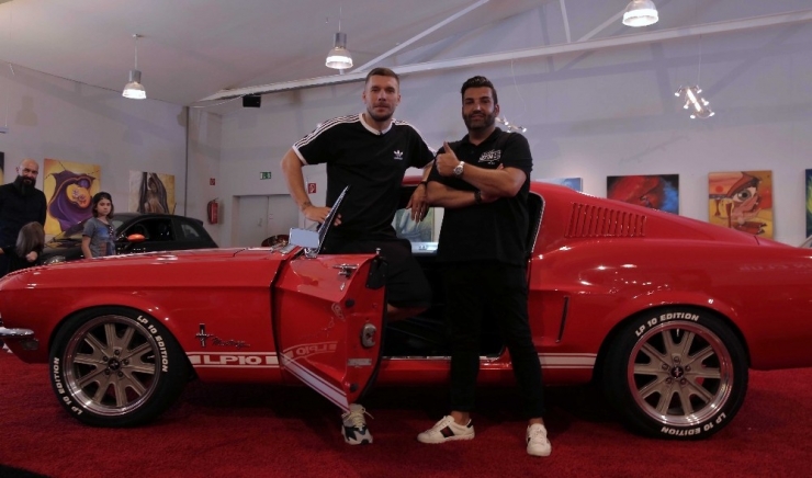 Podolski Aradığı Arabayı Abd’de Buldu