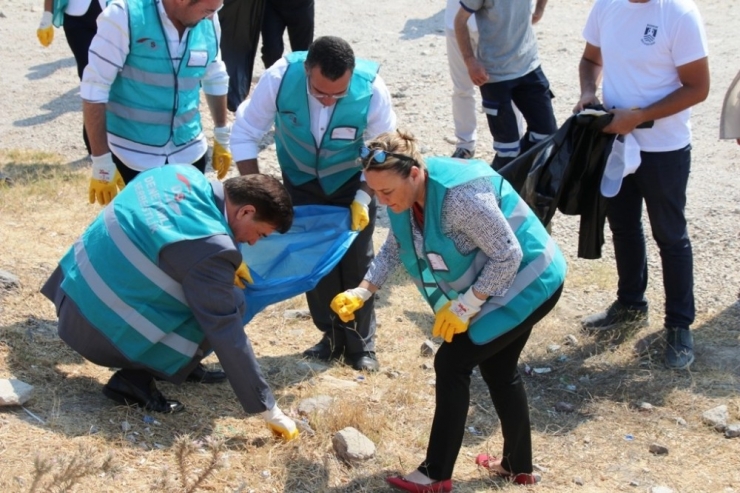Bodrum’da 30 Dakika Da 1 Ton Çöp Toplandı