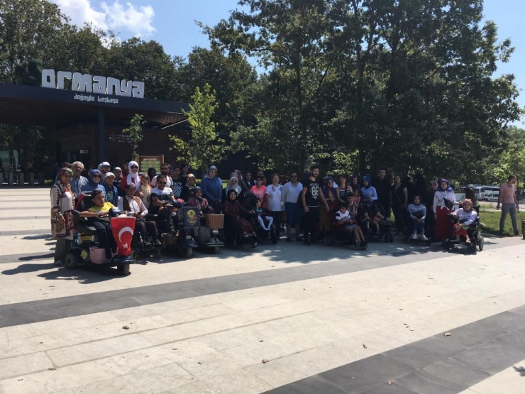 Engelli Vatandaşlar Ormanya’yı Gezdi