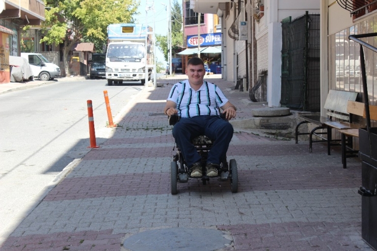 Engelin Olmadığını Azmiyle Gösterdi