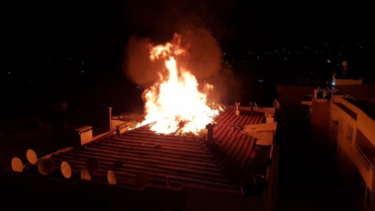 Tire’de Çatı Yangını Korkuttu