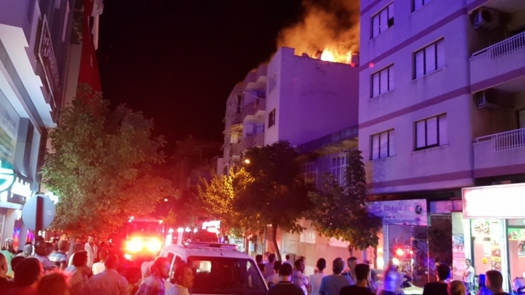 Tire’de Çatı Yangını Korkuttu