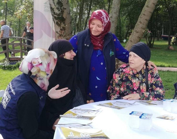 Kartepeli Büyükler Kahvaltıda Buluştu