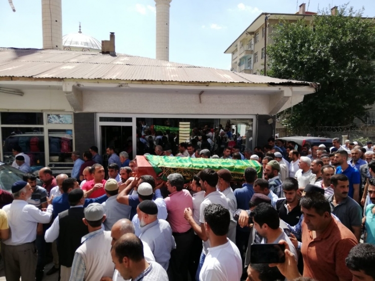 Kazada Hayatını Kaybeden Öğretim Görevlisi, Son Yolculuğuna Uğurlandı