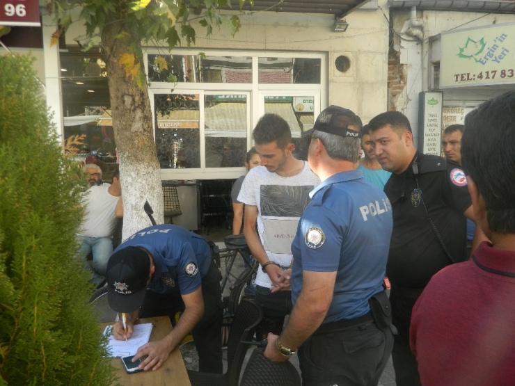 Polisten Kaçan Motosiklet Sürücüsü Polise Çarptı