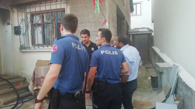 Balkonda Çıkan Yangın Evi Küle Çeviriyordu