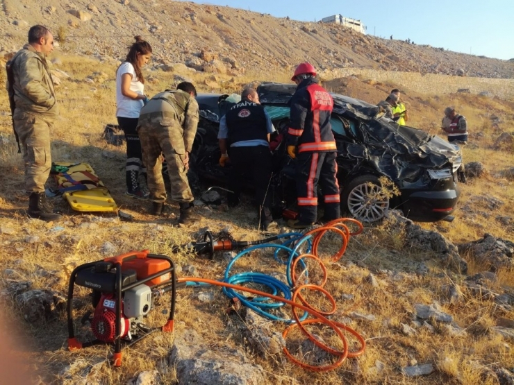 Şarampole Yuvarlanan Araçtaki 3 Kişi Yaralandı