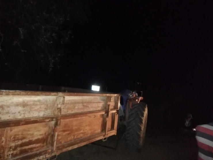 Ölüm Traktör Üzerinde Yakaladı