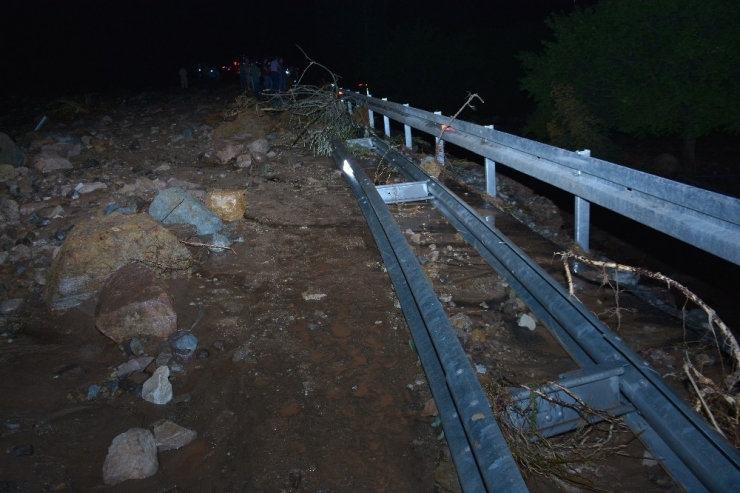 Sivas’ta Hes Santralindeki Su Kanalı Patladı