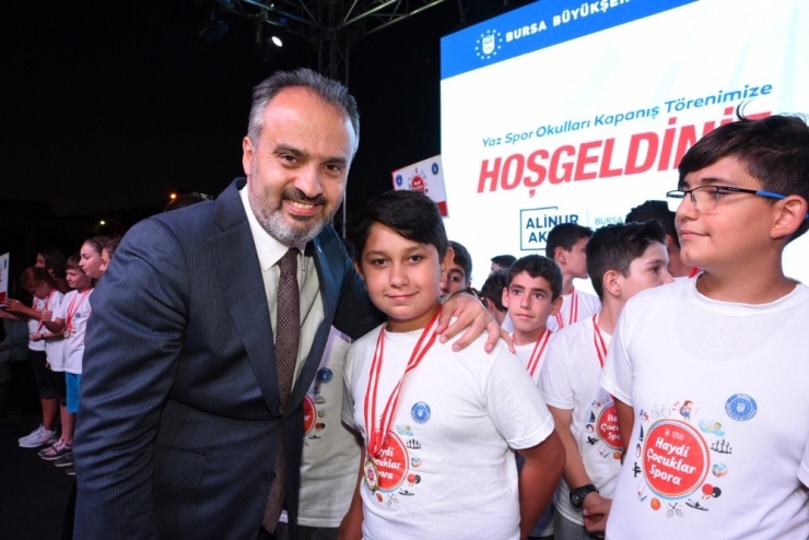 Yaz Spor Okullarına Renkli Mezuniyet