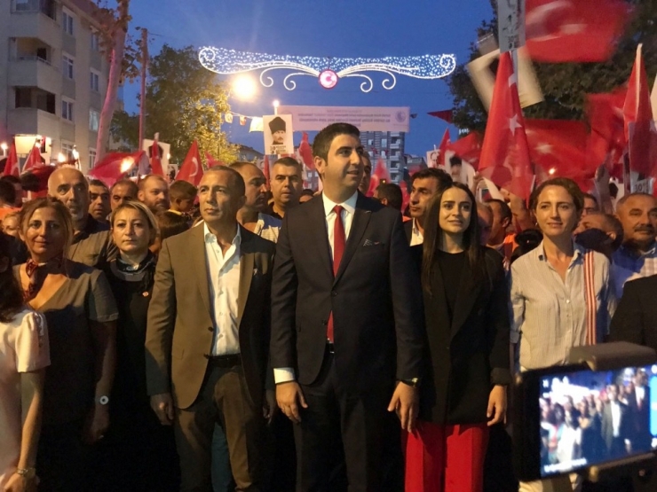 Kartal’da Binlerce Vatandaş Zafer Yürüyüşü’nde Buluştu