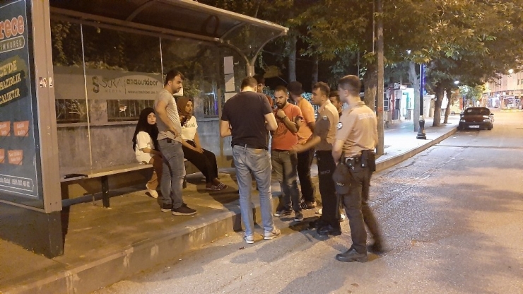 Genç Kadının Çantasını Zorla Alıp Kaçtılar