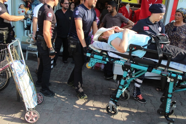 Kaldırımda Yürüyen Kadının Üzerine Pazar Arabası Düştü