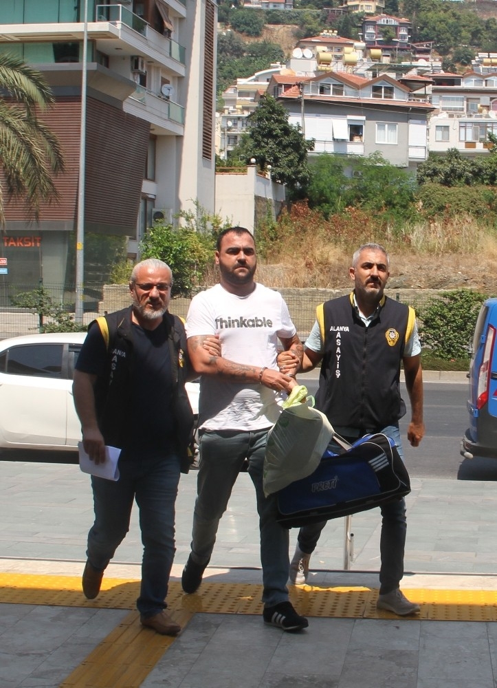 Alanya’da Silahlı Gasp Şüphelisi Yakalandı