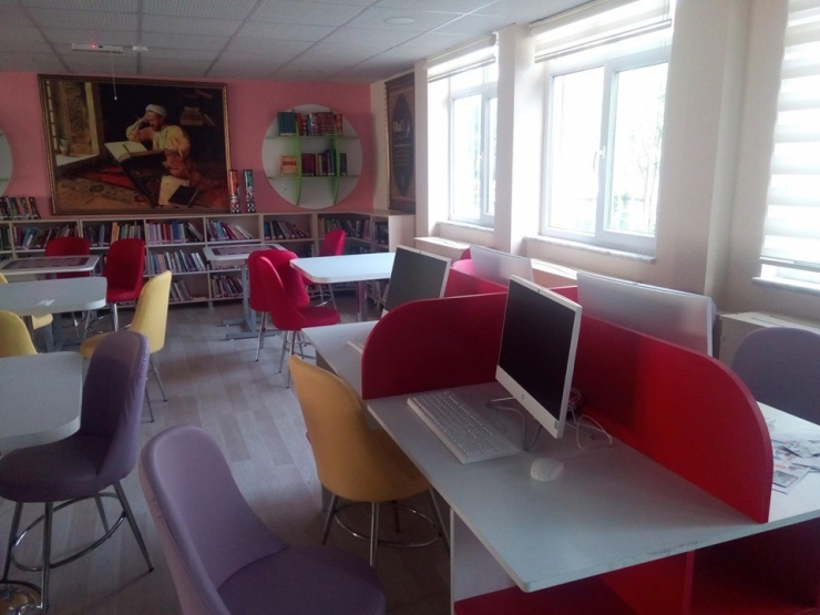 Çavdarhisar Halk Kütüphanesi 7 Bin 500 Kitapla Hizmet Veriyor