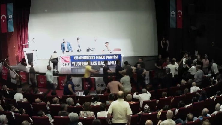 Kaftancıoğlu’nun Katıldığı Chp Toplantısında Ortalık Karıştı, Yumruklar Konuştu