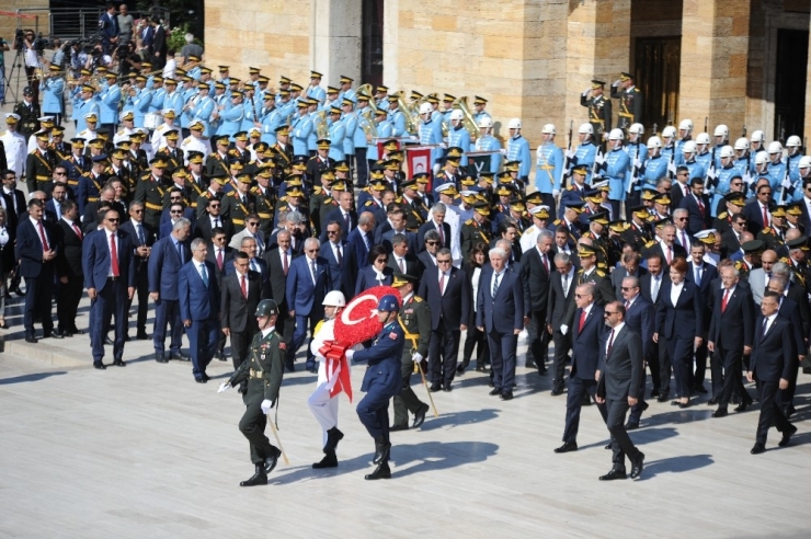 Devlet Erkanı Büyük Zafer’in 97. Yıl Dönümünde Anıtkabir’de