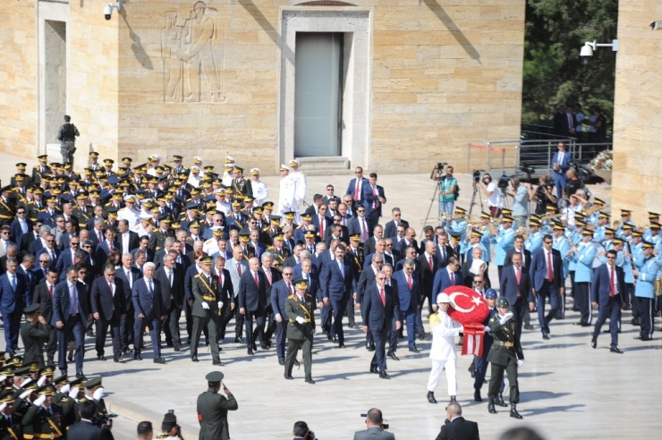 Devlet Erkanı Büyük Zafer’in 97. Yıl Dönümünde Anıtkabir’de