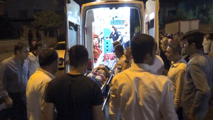 Hızla Koşarken Otomobile Çarptı