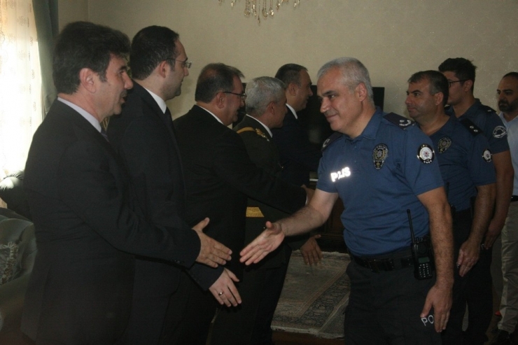 Vali Soytürk Tebrikleri Kabul Etti