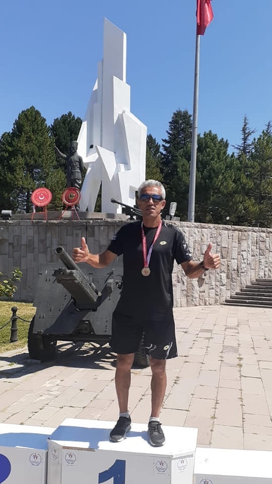 50 Yaşındaki Atlet Zafer Koşusu’nda Birinci Oldu