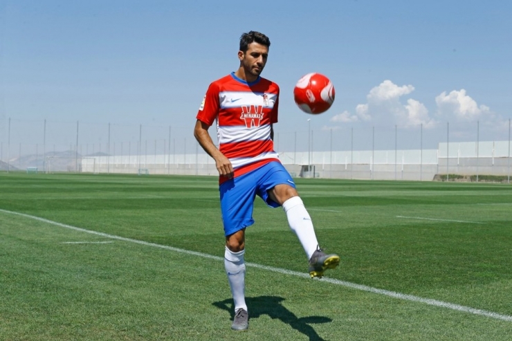 İsmail Köybaşı Granada’da Resmi İmzayı Attı