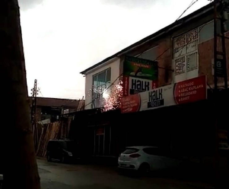 Şiddetli Rüzgar Yangına Neden Oldu