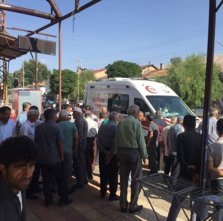 Malatya’da Otomobilin Çarptığı 2 Kişi Yaralandı