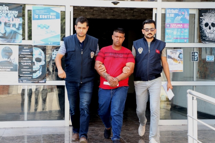 Tamir İçin Aldığı Telefonları Sattığı İddia Edilen Şüpheliyi Dövmesi Yakalattı