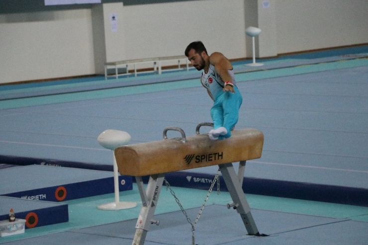 Artistik Cimnastik Dünya Kupası Başladı