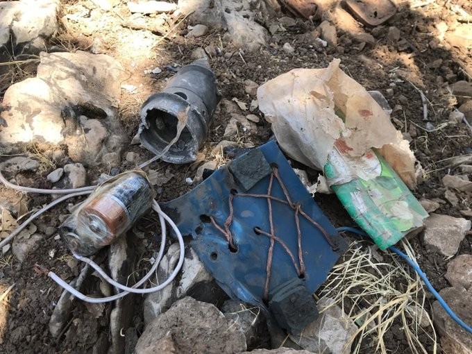 Milli Savunma Bakanlığı: "Komandolarımız, Pençe Harekâtı’nda Mayın Ve El Yapımı Patlayıcıları (Eyp) Bir Bir İmha Ediyor. Bir Katyuşa Roketi İle 29 Eyp Ve 4 Mayın Daha Tespit Edilerek Yerinde İmha Edildi."