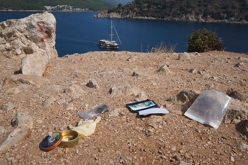 Denizde Bulunan Şüpheli Kutu Polisi Harekete Geçirdi