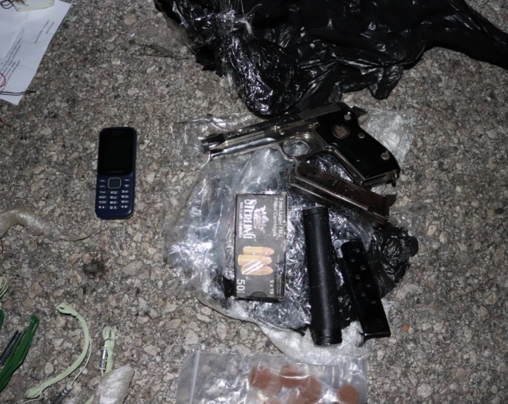 Şüpheli Araçtan 5 Kilo Patlayıcı Çıktı