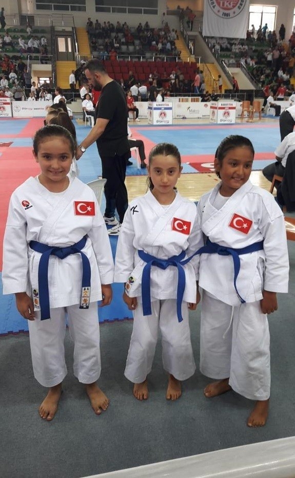 Karateciler Gebze’ye Madalyayla Döndü