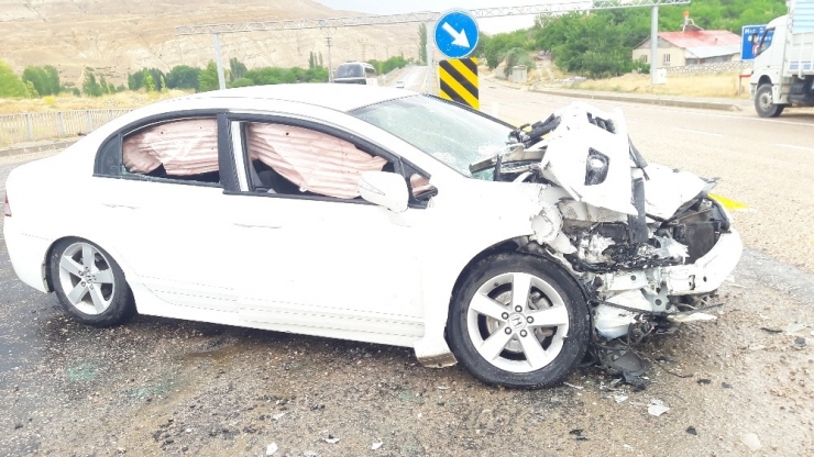 Sivas’ta Trafik Kazaları: 4 Yaralı