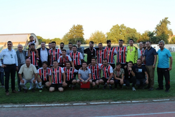 Akhisar Nostalji Futbol Turnuvası Sona Erdi