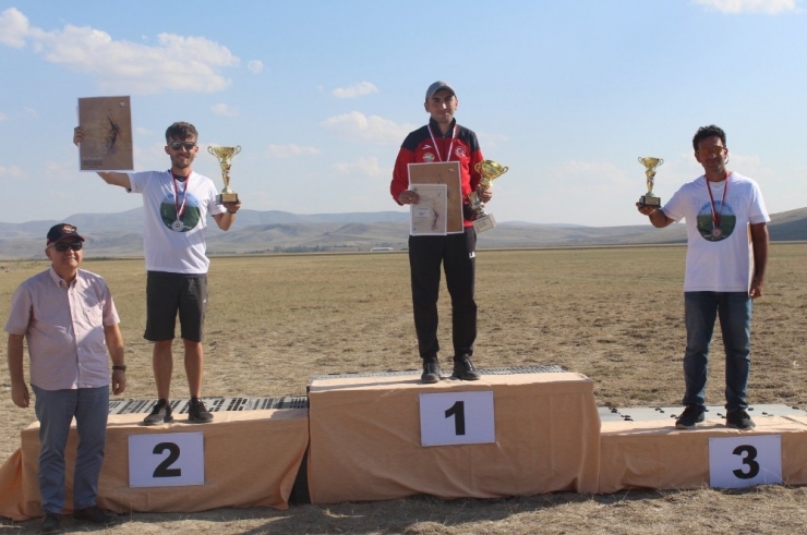 Sivaslı Sporcu, Model Uçakta Birinci Oldu