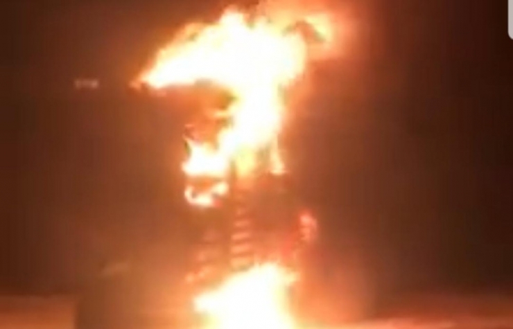 Tomruk Yüklü Tır Alev Alev Yandı