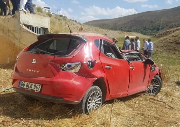 Bingöl’de Otomobil Şarampole Yuvarlandı: 1 Yaralı