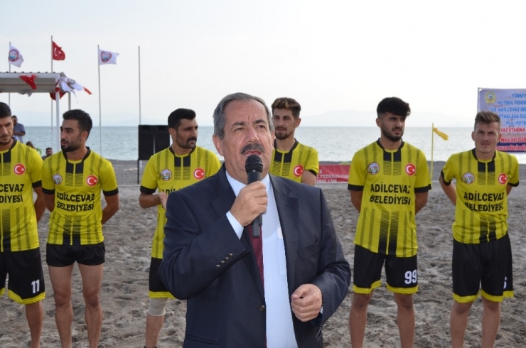 Adilcevaz’da Plaj Futbolu Heyecanı Başladı