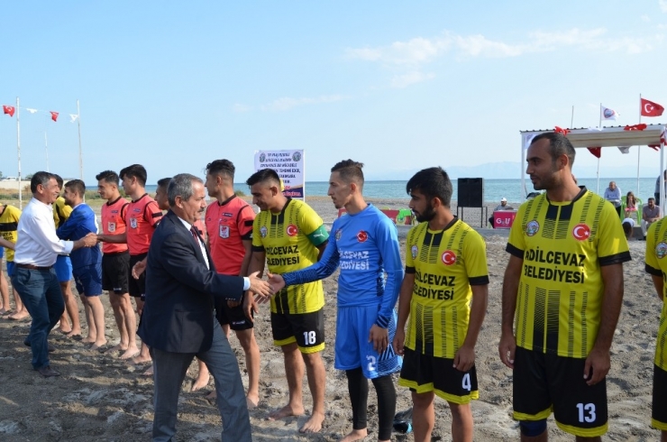 Adilcevaz’da Plaj Futbolu Heyecanı Başladı