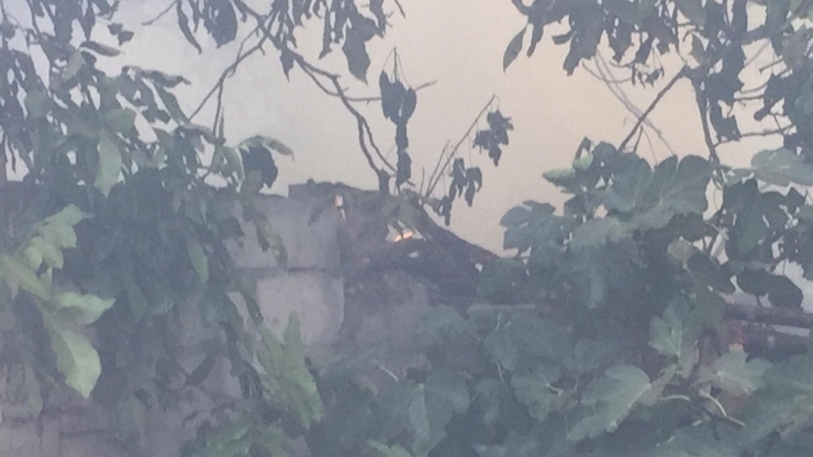 Odunlukta Çıkan Yangın Mahalleyi Sokağa Döktü