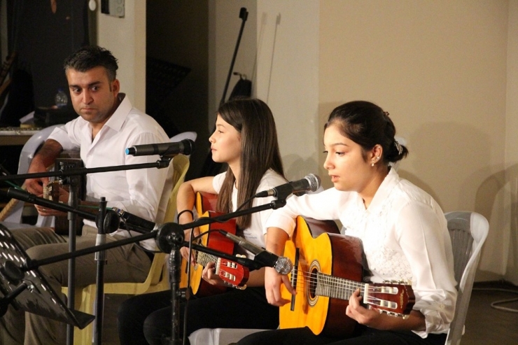 Kula’da ’Değerli Zamanlar’ Projesi Meyvelerini Verdi