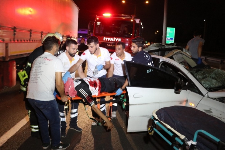 Kocaeli Tem’de Makas Atan Otomobil Tıra Arkadan Çarptı: 2 Ağır Yaralı